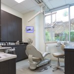 image of a dental chair in Dr. Pourrahimi's dental office