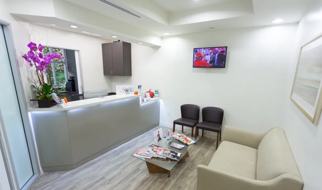 the waiting room in Dr. Pourrahimi's office